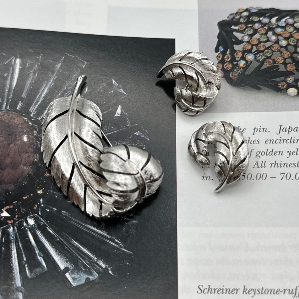 Vintage Crown Trifari Textured Silver Tone Curled Leaf Brooch:Earrings